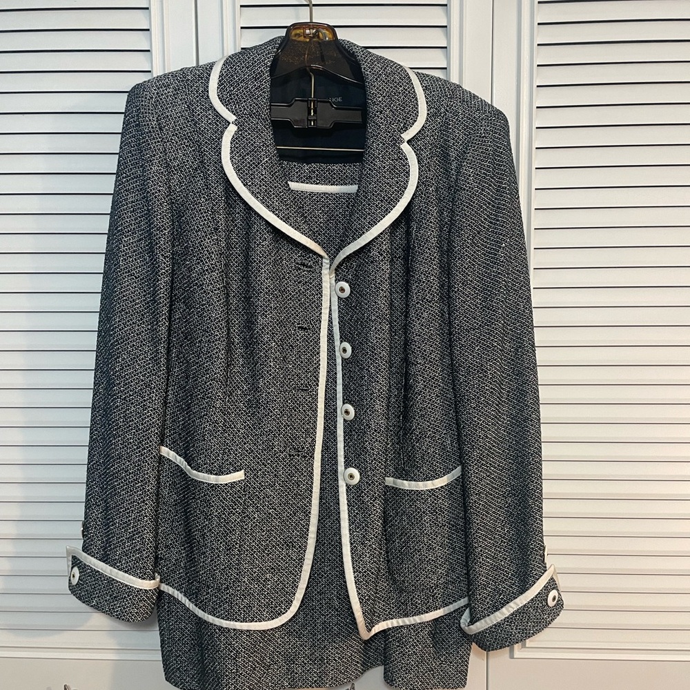 Women's 2pc Skirt Suit